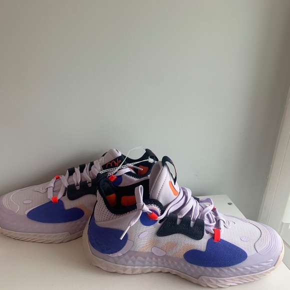 Adidas men’s basketball shoes main image 6